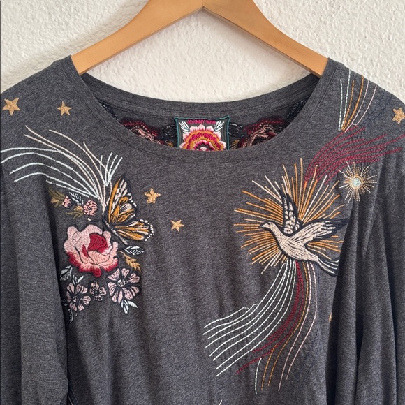 Johnny Was Selah Cuffed Puff Long Tee Gray Crew Floral Embroidered Shirt XXL - Picture 4 of 10